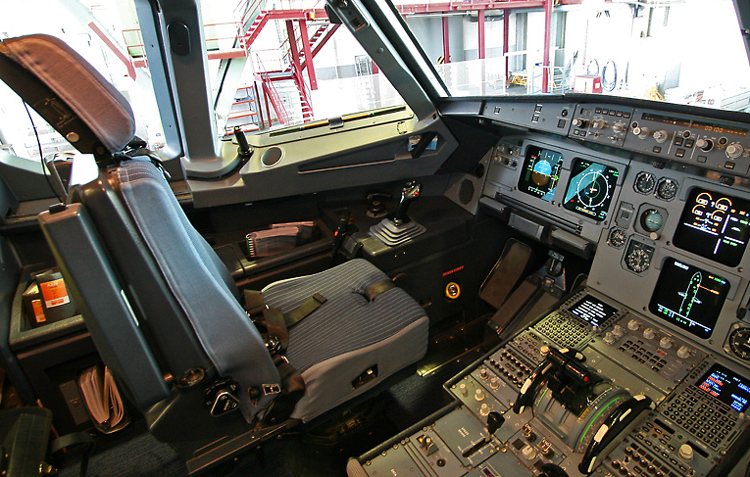 Airbus A320-200 cockpit