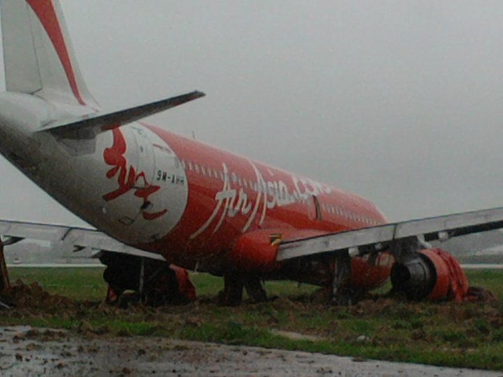 Air Asia - Sortie de Piste