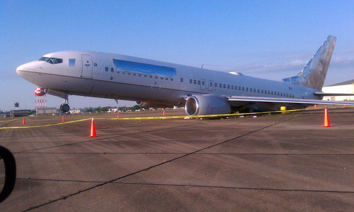 Boeing 737-800 Continental - N1221 - Greenville