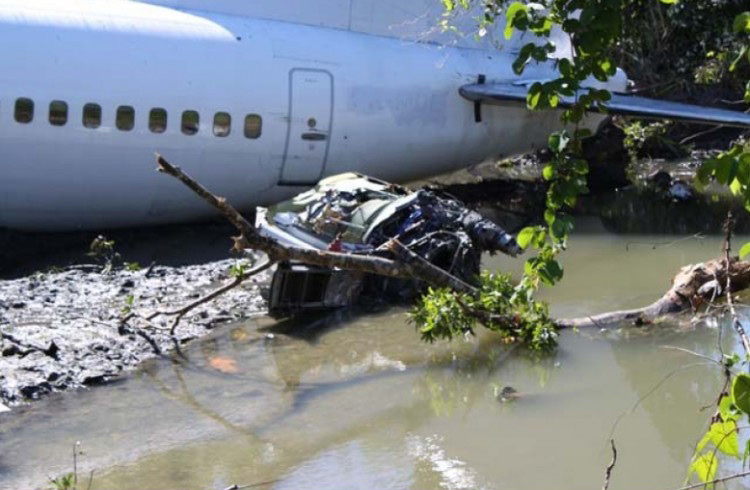 Boeing 737-300 sortie de piste.