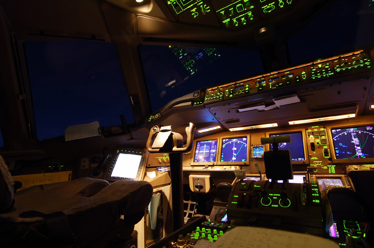 Boeing 777 cockpit